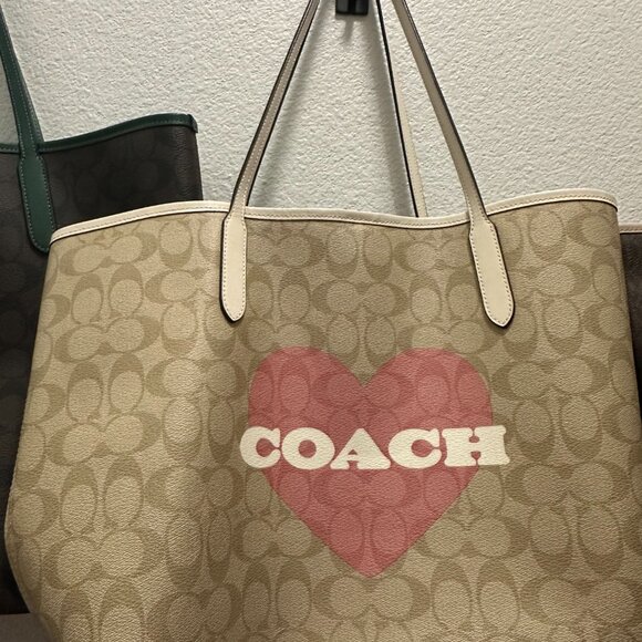 Coach city tote in signature canvas with heart print - Picture 4 of 4
